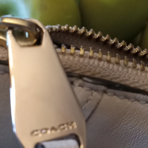 Handbag - Picture 9 of 9